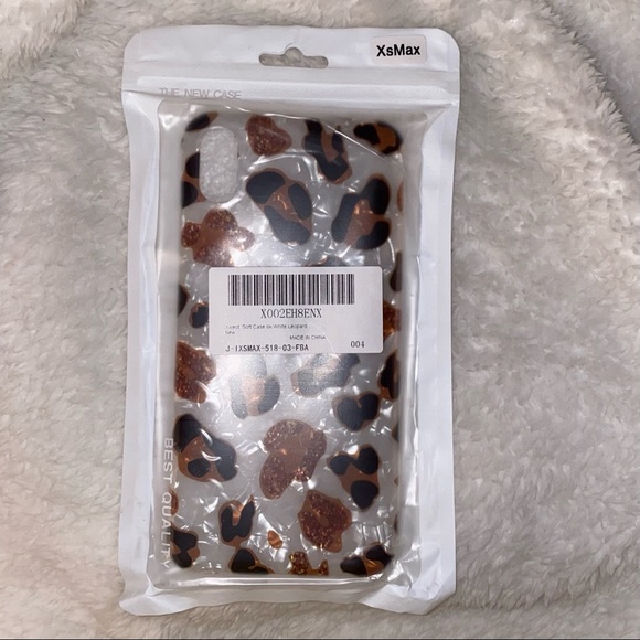 🌸NWT Cheetah iPhoneXs Max case
